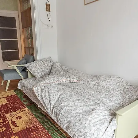 Centrally Located Vintage Flat Apartment